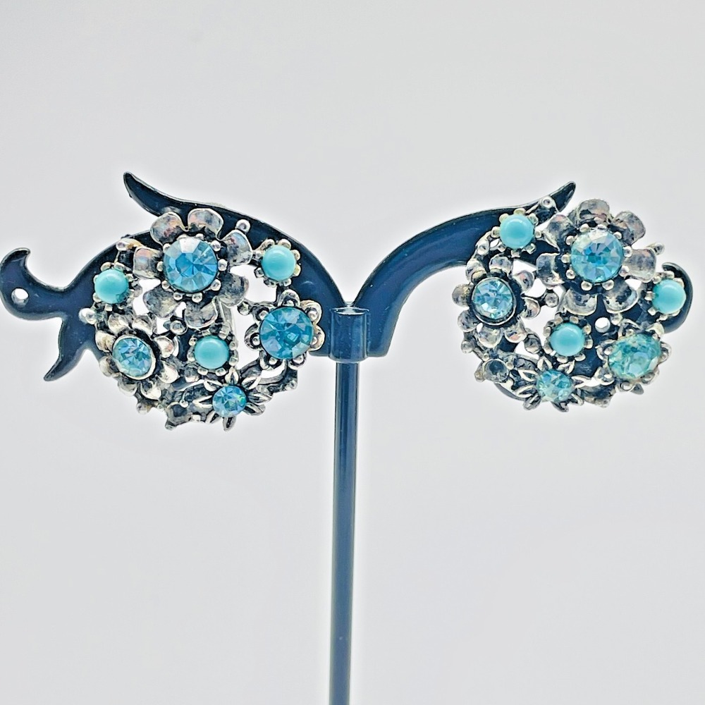 Vintage Blue Rhinestone Flower Screw Back Earrings Silver Tone Retro Cluster
